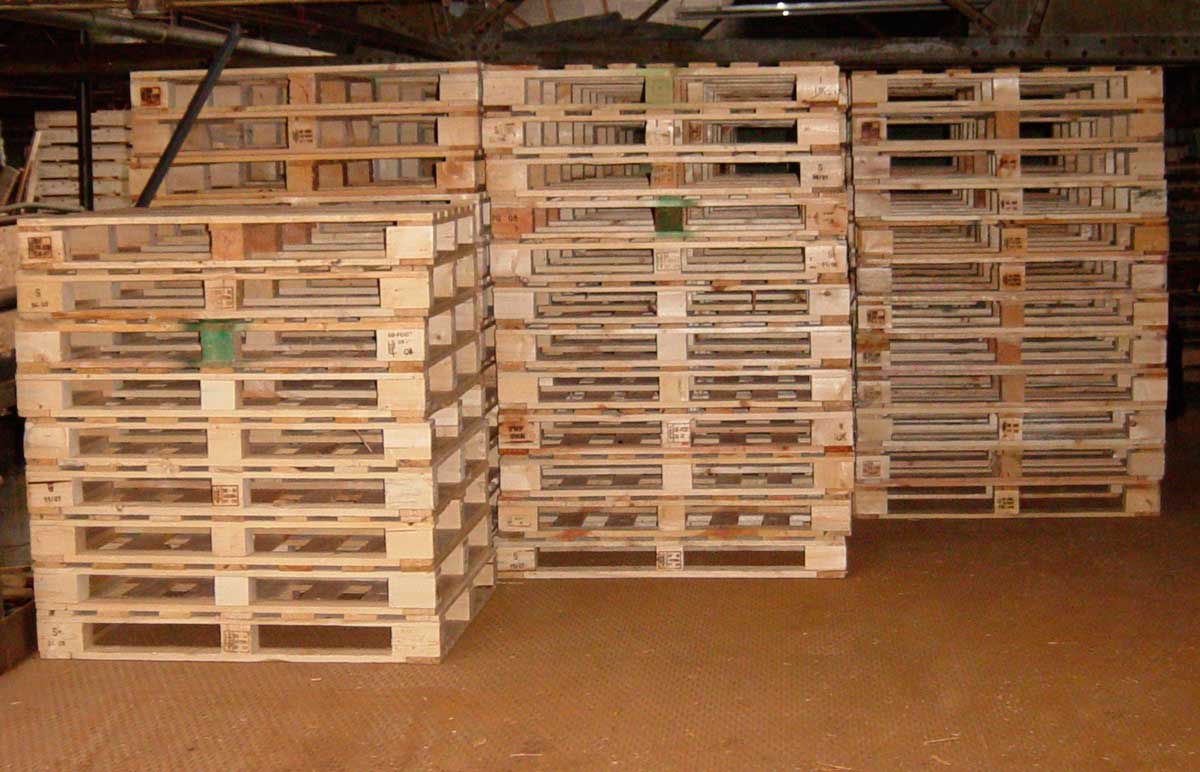 Способы обработки деревянного поддона