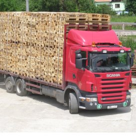 Доставка новых деревянных поддонов