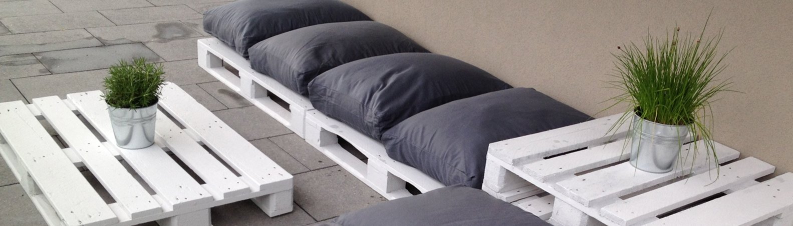 Кровать из поддонов – необычное решение в оформлении домашнего интерьера